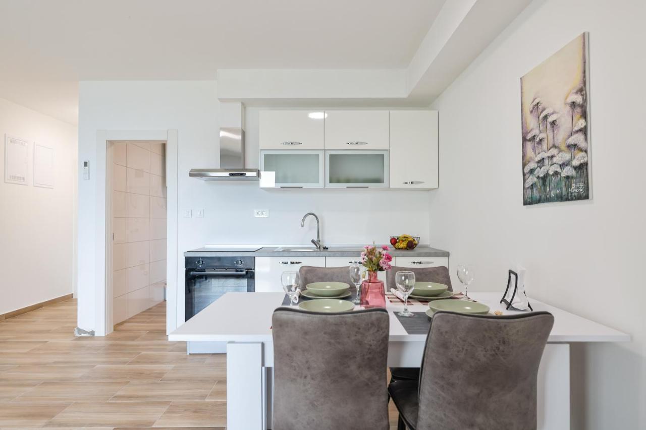 Beachfront Apartments Tic With Seaview Miletici Zewnętrze zdjęcie