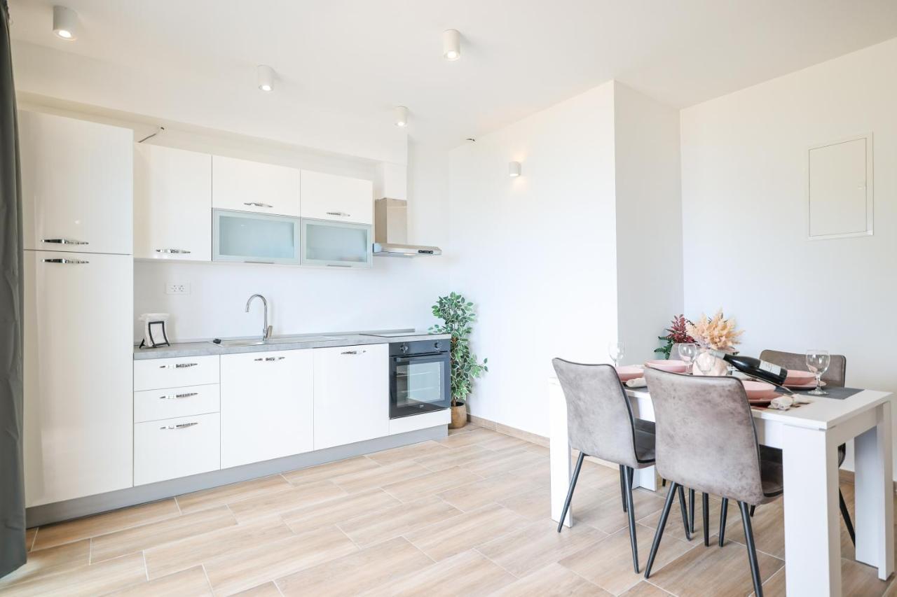 Beachfront Apartments Tic With Seaview Miletici Zewnętrze zdjęcie